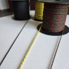 Cordons ronds Madinina Spirit déroulés devant leurs bobines : noir, jaune madras et rouge-vert-noir